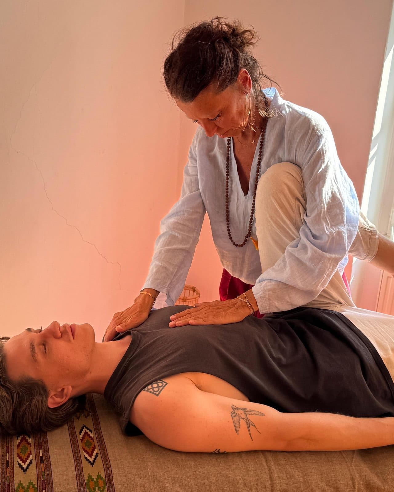 Osteopathic treatment on the table